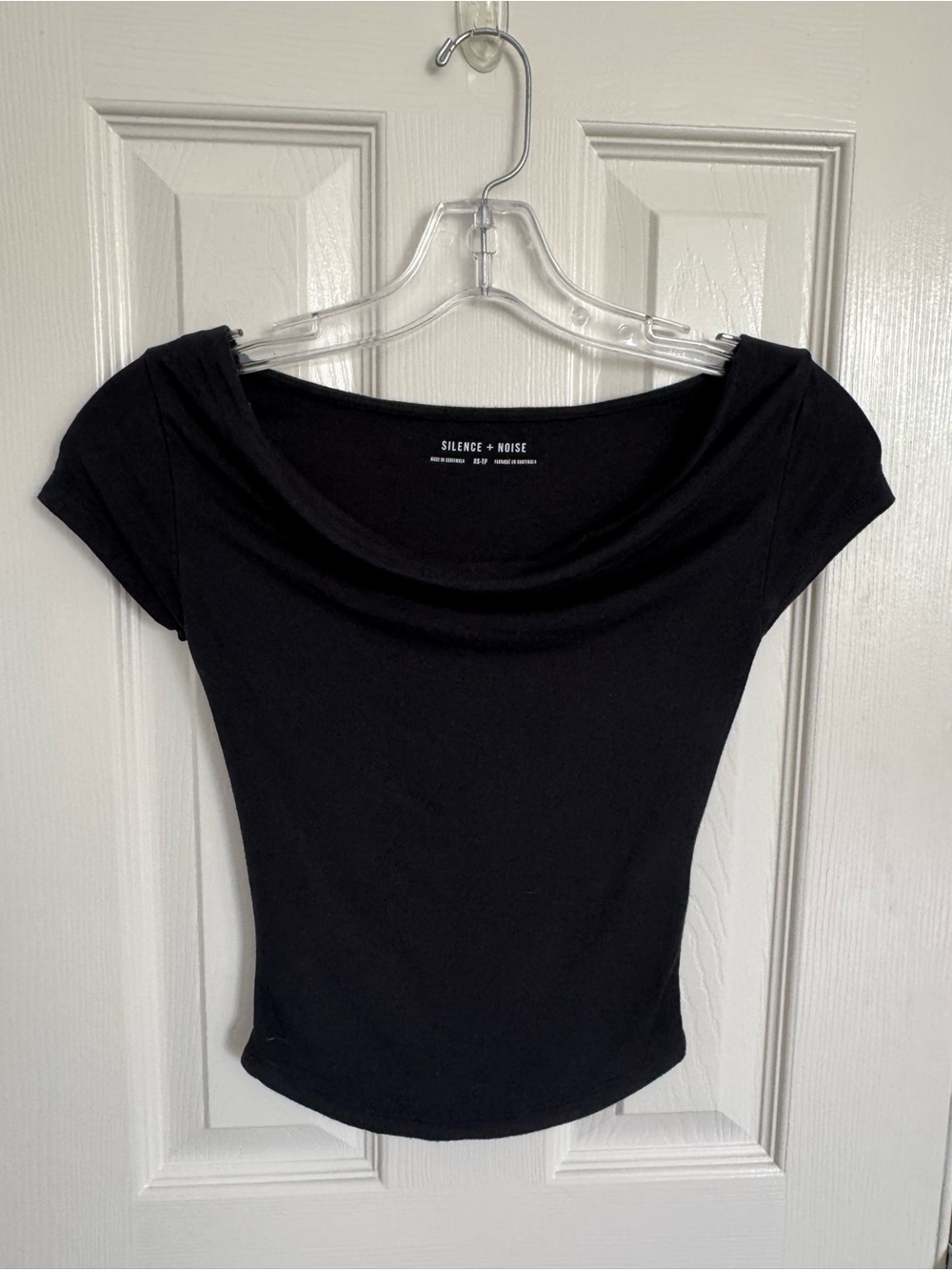 silence + noise Black Scoop-Neck Crop Top